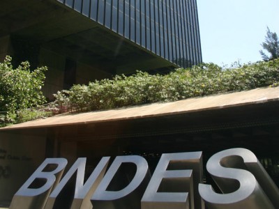 Só o BNDES liberou R$ 6,1 bilhões para o ex-rico amigo de Lula