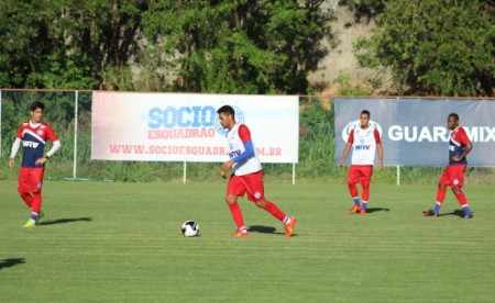 Elenco tricolor treinou forte nesta sexta-feira. Estreia no Baiano será neste domingo (Foto: Site Oficial do Bahia) 