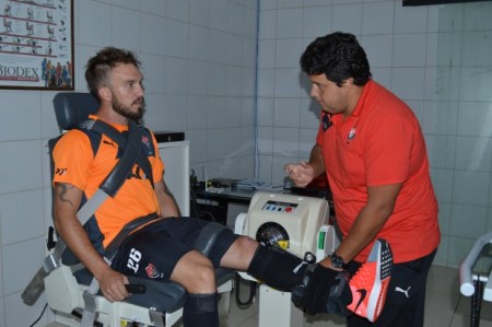 Willian Farias fez exame médicos e deve assinar contrato com o Leão (Foto: Site Oficial do Vitória)