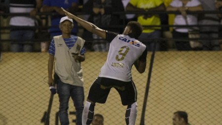 André comemora o primeiro gol com a camisa do Timão (Foto: Daniel Augusto Jr/AG. Corinthians)