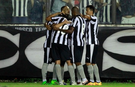 Time da estrela solitária marcou no final e venceu a segunda no campeonato ( Foto: Vitor Silva /SSPress/ Botafogo)
