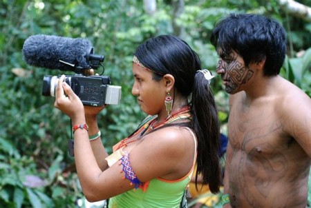 Além de realizar as tradicionais exibições nas aldeias Kiriri e Tumbalalá, com a presença de cineastas indígenas, esta edição traz à cidade o grande xamã e porta-voz dos Yanomami, Davi Kopenawa