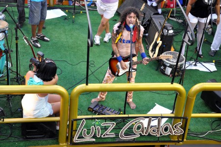 Luiz Caldas comemora lançamento do seu mais novo álbum dedicado à axé-music (Foto: Rita Barreto / Bahiatursa