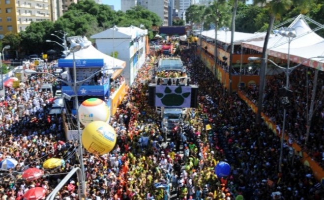 Capital baiana vive último dia de festa nas ruas e avenidas