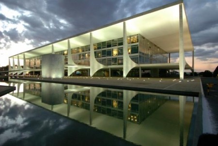 Projetado pelo arquiteto Oscar Niemeyer, o palácio tem visitas guiadas gratuitas (Arquivo/Agência Brasil)