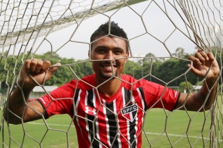 Rubro-negro baiano investiu alto para contratar o ex-atacante do São Paulo. Jogador chega a Salvador neste sábado (Foto: Site Oficial do São Paulo)
