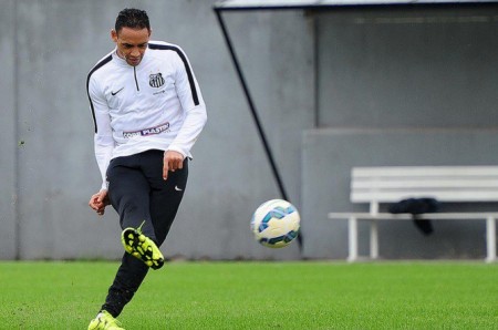 Ricardo Oliveira destaca a importância de os atacantes ajudarem na marcação (Foto: Ivan Storti / Santos FC)