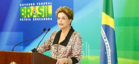 Para Dilma, não é por causa da crise econômica que está ocorrendo a crise política. (Foto: Agência Brasil)
