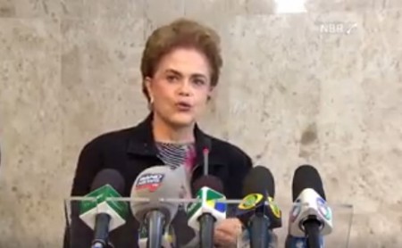 No Facebook, Dilma responde editorial da Folha: "Jamais renunciarei".