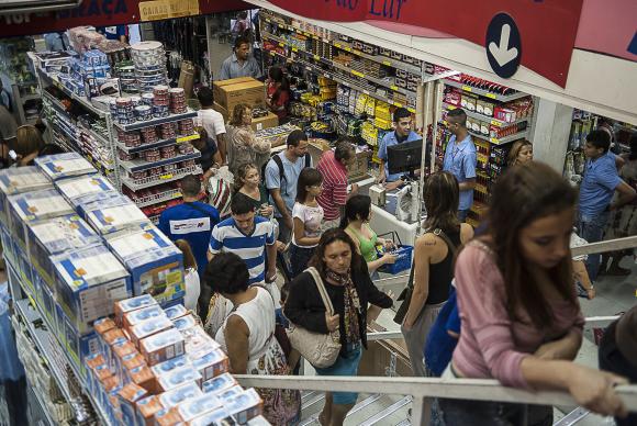 Vendas do varejo caíram 7,3% este ano em todo o país, revela pesquisa do IBGE (Foto: Marcelo Camargo/Agência Brasil)