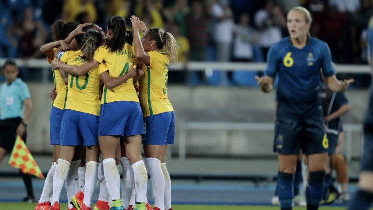 Após marcar três na estreia contra as chinesas, Brasil faz cinco nas suecas. (Foto: Alexandre Loureiro/Exemplus/COB/Divulgação) 06/08/2016 23:48