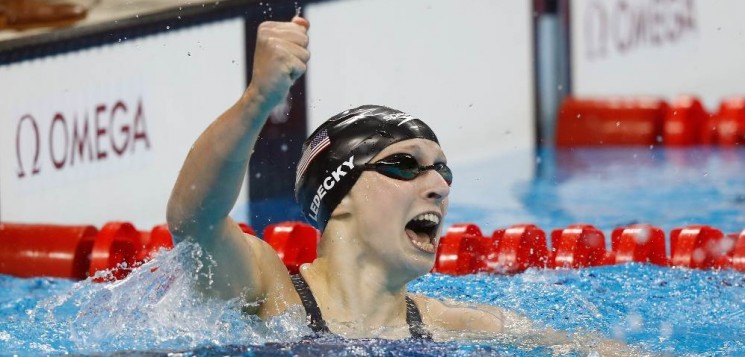 Katie Ledecky se emociona após bater o recorde mundial dos 400m livres (Rio 2016/Divulgação)