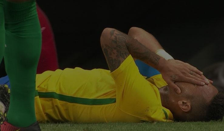 Neymar voltou a jogar abaixo da crítica e saiu de campo ouvindo os gritos de "Marta, Marta, Marta" da orcida brasileira. (Foto: Imagem/TV)