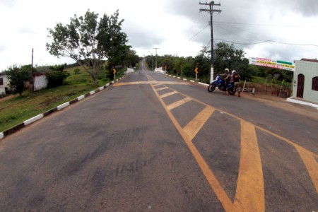 A rodovia BA-504 foi totalmente pavimentada no trecho entre o entroncamento da BR-110 e o distrito de Riacho da Guia (Foto: Alberto Coutinho/GOVBA)