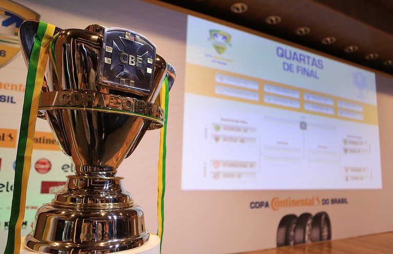 Objeto de desejo: taça da Copa do Brasil "acompanha" sorteio das quartas de final (Foto: Divulgação/CBF)