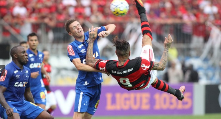 Com dois gols em cinco minutos - Guerrero e Mancuello -, Flamengo segue colado no Palmeiras e chega a sete vitórias no Espírito Santo. ( Gilvan de Souza/Flamengo/Divulgação)