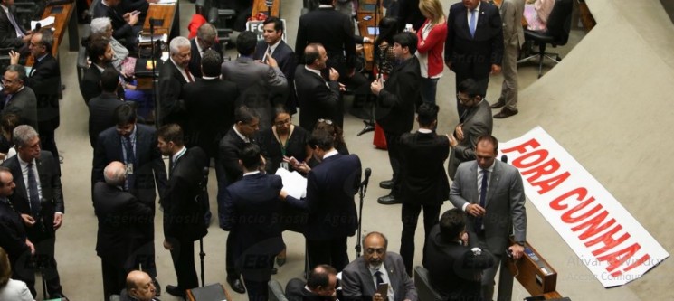 Câmara tem, neste momento, 386 deputados no Plenário e 401 na Câmara (Foto: Fabio Rodrigues Pozzebom/Agência Brasil)
