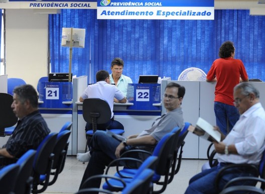 Levantamento mostra que mais de 80% dos benefícios de auxílio-doença em maio de 2015 eram suspeitos de irregularidades (Foto: Antonio Cruz/Agência Brasil)