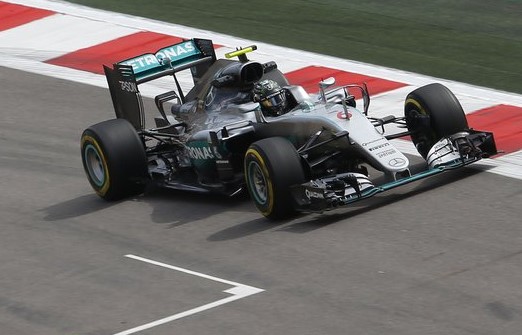 Em sua última tentativa no treino classificatório, Nico Rosberg cravou a pole position do GP do Japão. (Imagem/Reprodução/TV)