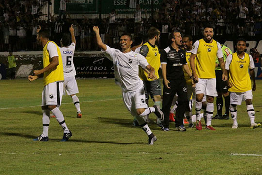 Erivélton marcou o gol da vitória que garantiu o acesso do ABC à segunda divisão. (Alexi Régis/Reprodução)