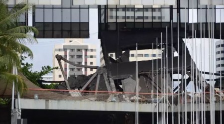 Sem manutenção e abandonado pelo governo, o Centro de Convenções apodreceu . Um enorme prejuízo para o turismo de Salvador.