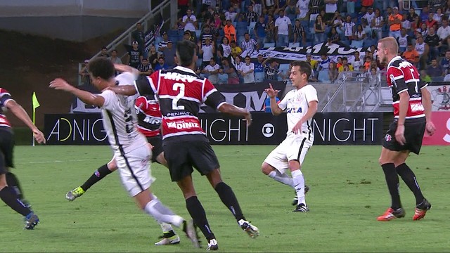 Placar de 4 a 2, em Cuiabá, faz  Corinthians  quebrar jejum de  seis jogos no Brasileirão e chegar a 45 pontos. (Foto: Imagem TV/Reprodução)
