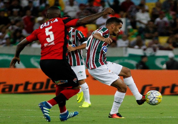 O Vitória foi prejudicado pela arbitragem, que marcou um pênalti inexistente.  (Foto: Fluminense/Divulgação)