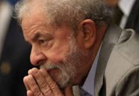 Os petistas terão de procurar outra explicação para as três ações de corrupção em que Lula é réu, na Justiça Federal. (Foto: Reprodução/Twitter)
