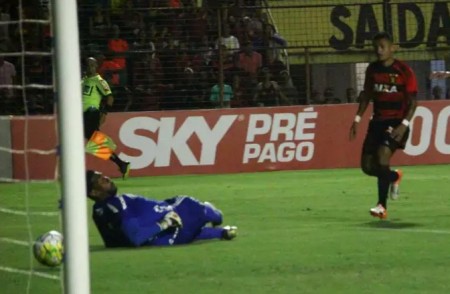 Rogério marcou o gol do triunfo do Sport (Foto: Williams Aguiar/Sport Club do Recife)