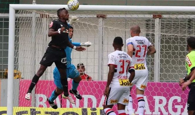 Sob o comando do interino técnico Pintado, o São Paulo ganhou com um gol de Gilberto no final. (Foto: São Paulo FC/Divulgação)