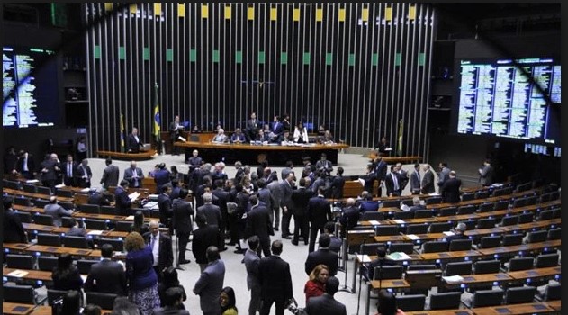 A votação do projeto ocorreu em meio a um dia tumultuado em Brasília., com manifestações e atos de vandalismo na Esplanada. (Foto: Agência Câmara).