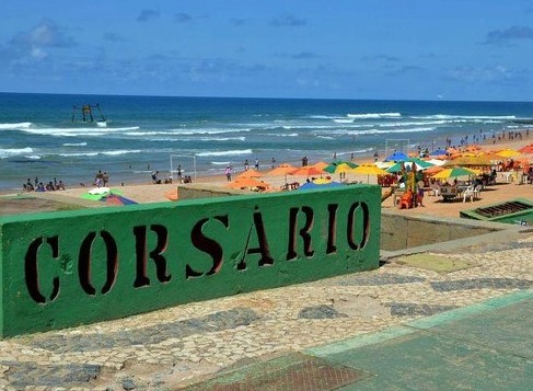 A praia do Corsário, na Boca do Rio, não é recomendada para banho neste final de semana. (Foto: Reprodução)