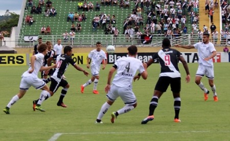 Vitória sobre o Bragantino deixa Vasco muito perto do acesso à Série A  (Foto: Nelson Costa/Vasco.com.br)