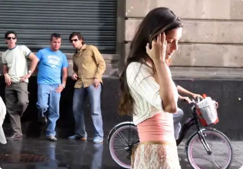 Pesquisas mostram que cerca de 97% das mulheres argentinas já passaram por alguma situação de assédio na rua. (Foto: Reprodução)