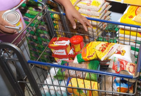 A cesta de Salvador ficou mais barata devido à redução no preço médio de 11 dos 12 produtos pesquisados. (Foto: Reprodução)