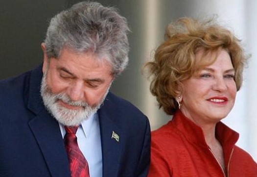 O ex-presidente Lula foi indiciado pelo crime de corrupção passiva e Marisa por lavagem de dinheiro.