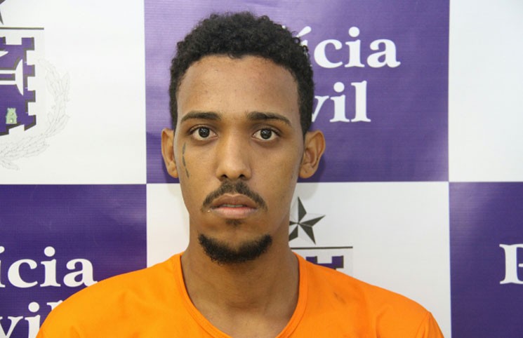 Ueslei Silva Sarinho, o 'Heures', 22 anos, foi capturado por equipes do Draco e apresentado hoje à imprensa . (Foto: SSP/Divulgação)
