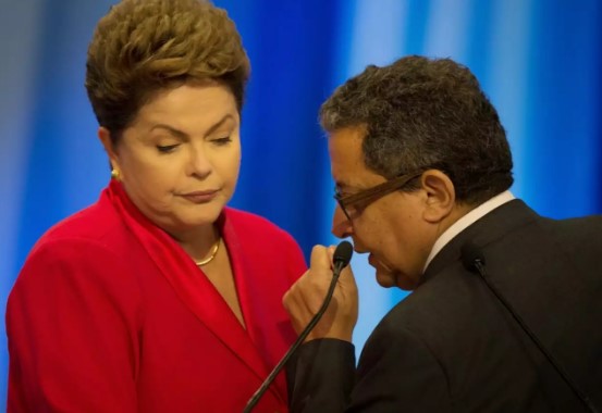 Dilma e o marqueteiro João Santana:  a força-tarefa da Lava Jato quer pôr as mãos no laptop da ex-presidente  (Foto: Reprodução/Facebook) 