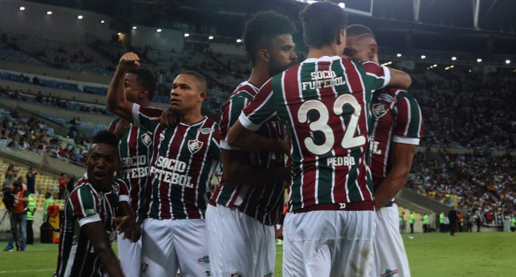 Na primeira semifinal do estadual, o Fluminense não se acomodou com a vantagem do empate, fez 3 a 0 sobre o Vasco no Maracanã, com gols de Richarlison, Wellington Silva e Léo. (Foto: Fluminense/Divulgação)
