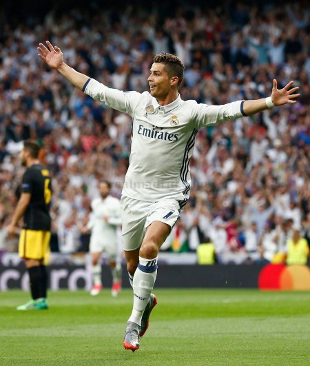 Cristiano deitou  e rolou no Santiago Bernabéu e bateu o  recorde de gols em semifinais. (Foto: Real Madrid/Divulgação)