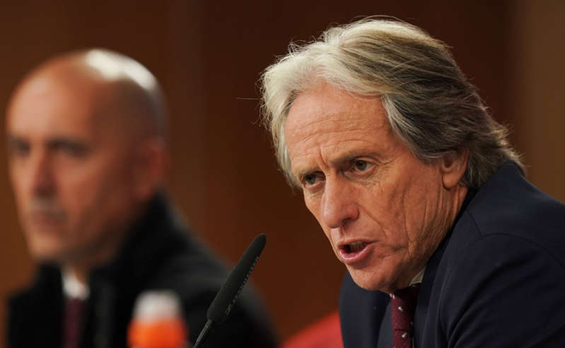 Jorge Jesus fecha contrato com o Corinthians, garante jornalista.