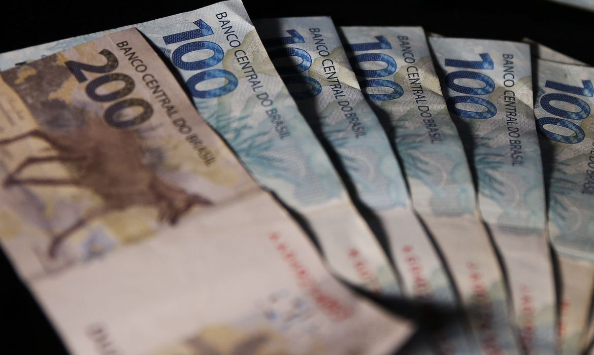 Supersalários lideram greve no governo federal