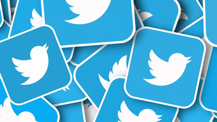 Twitter é vendido por US$ 44 bilhões a Elon Musk, homem mais rico do mundo.