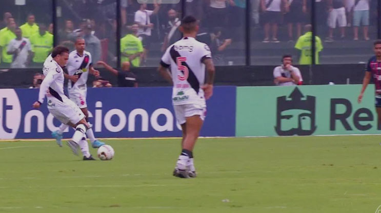 Bahia perde para o Vasco, cai na tabela, mas segue no G-4 da Série B do Brasileirão.