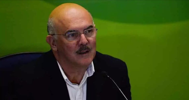 Bolsonaro tenta evitar CPI do MEC, que precisa de mais uma assinatura.