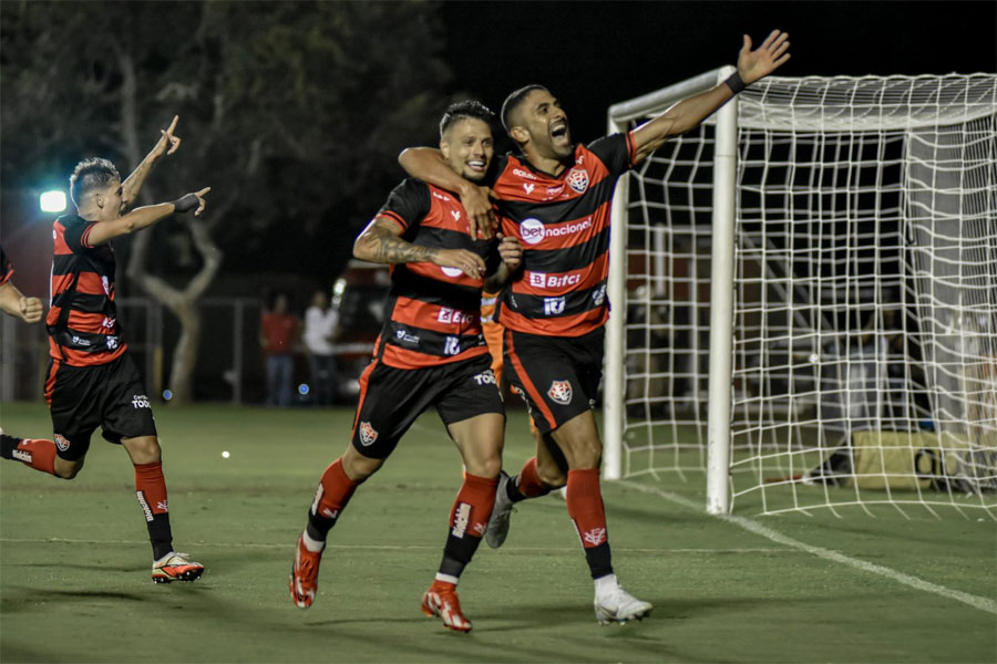 Vitória supera o Brasil de Pelotas e se garante na 2ª fase com Barradão lotado