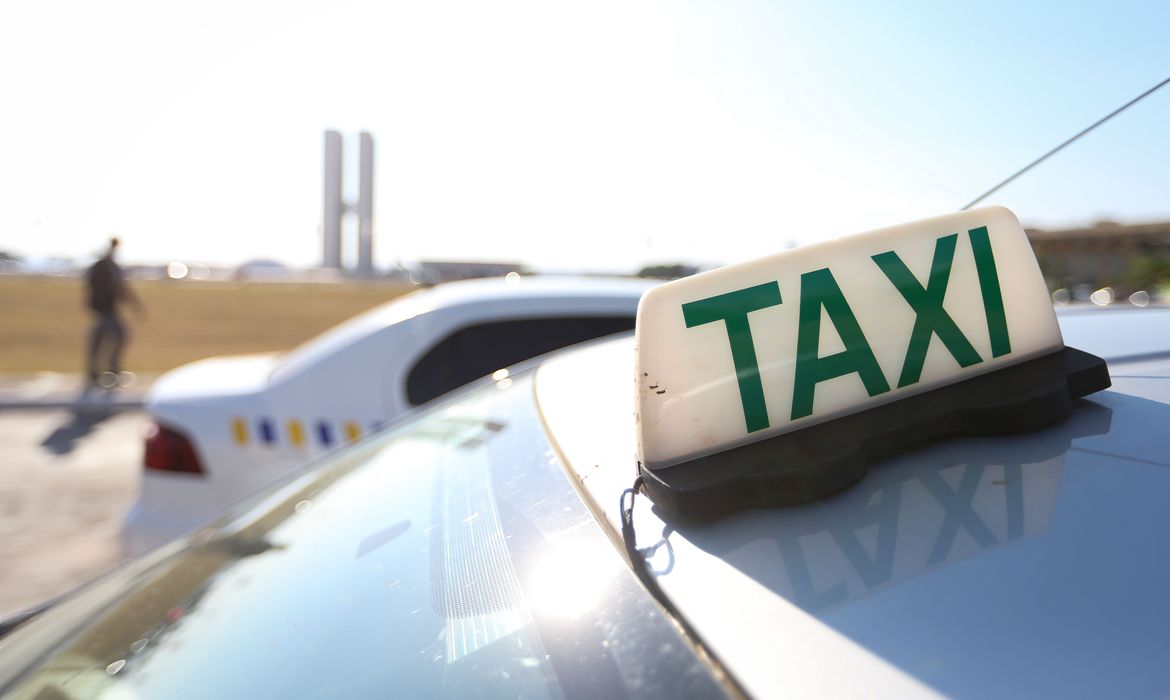 Auxílio Caminhoneiro e Taxista serão pagos neste sábado