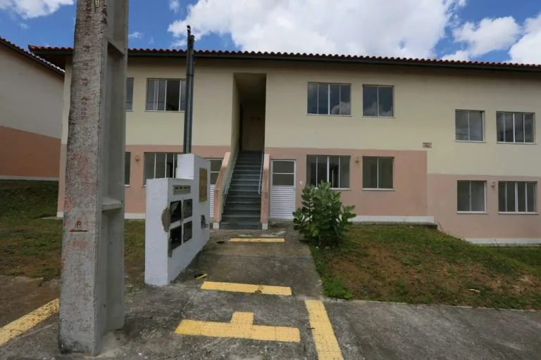 Jerônimo e   Rui Costa vistoriam residenciais do Minha Casa, Minha Vida
