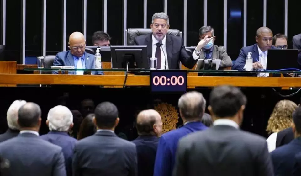 Governo virou minoria na Câmara, e Arthur Lira reina como nunca