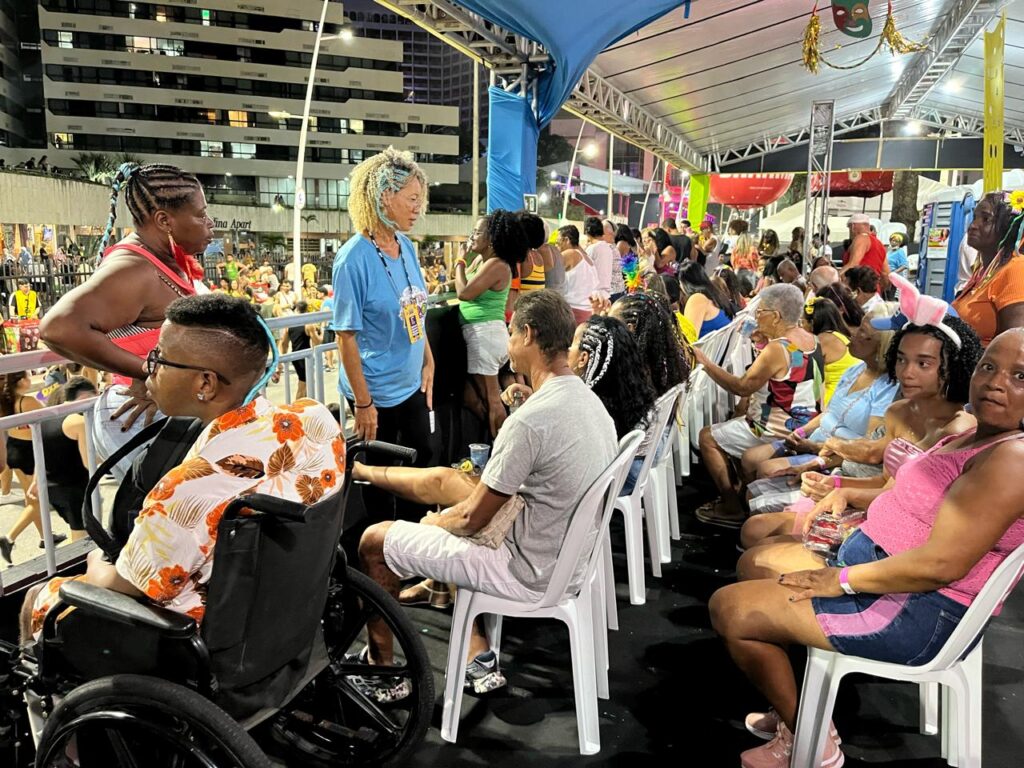 Camarotes Acessíveis levam pessoas com deficiência e idosos ao Carnaval de Salvador